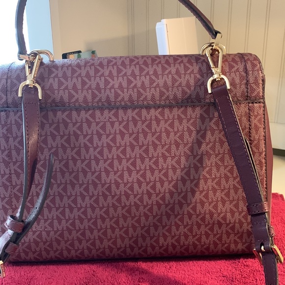 Michael Kors Merlot signature large satchel and matching credit card wallet - Picture 5 of 16